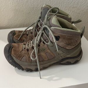 Women’s Hiking Boots